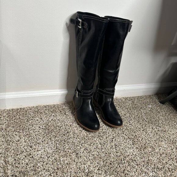 These boots are the Doral model by St. John's Bay, characterized by their knee-h - Picture 4 of 6